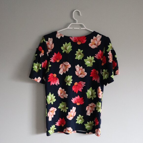 Ann Taylor Factory Bell Sleeve Floral Small T-Shirt Pullover Blouse Top - Picture 2 of 9